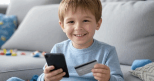 Menino de 05 anos faz compras de mais de R$ 16 mil online enquanto pais dormiam