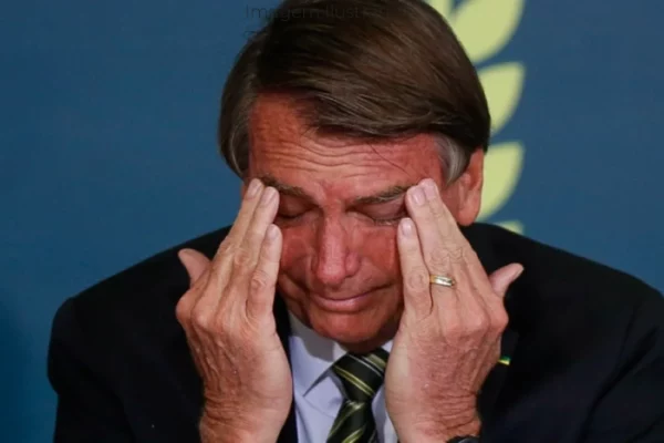 “Suprema humilhação”, diz Bolsonaro após colocar tornozeleira eletrônica