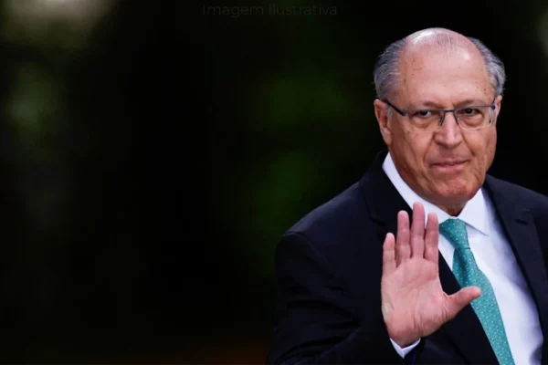 Americanos pedem visita de Alckmin, mas aumentam pressão política