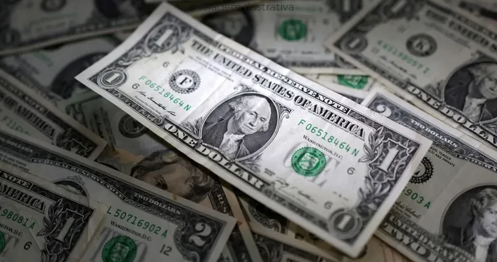 Dólar cai e Ibovespa sobe nesta sexta