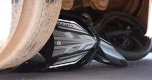 Motociclista morre ao ser atingida por caminhão boiadeiro