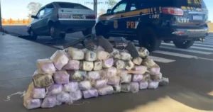 PRF apreende cocaína e armas na BR-158 em Paranaíba