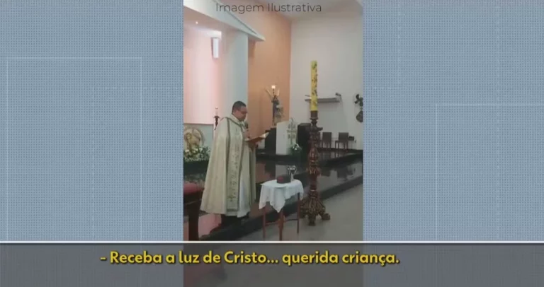Padre é denunciado por preconceito ao recusar dizer nome de criança em batismo
