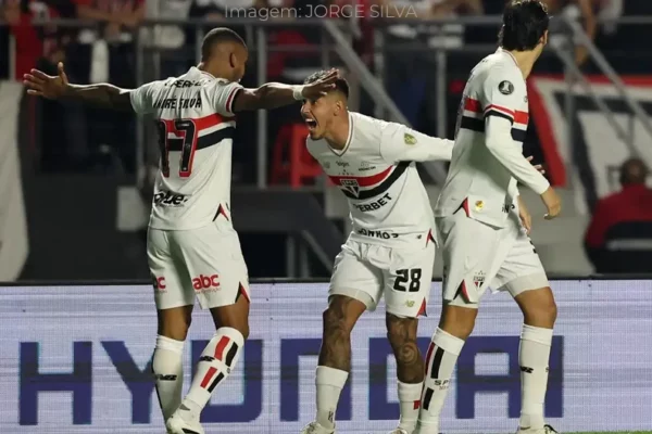 São Paulo vence Atlético nos pênaltis e avança na Libertadores