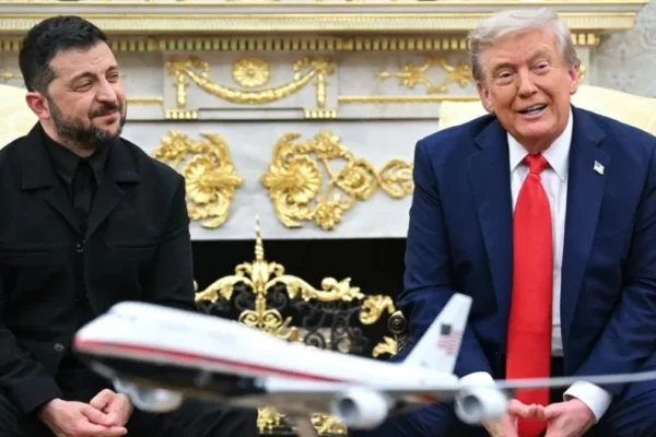 Trump afirma a Zelensky que Putin quer fim da guerra e propõe reunião dos 03