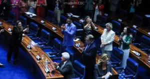 Senado aprova projeto contra adultização de crianças na internet
