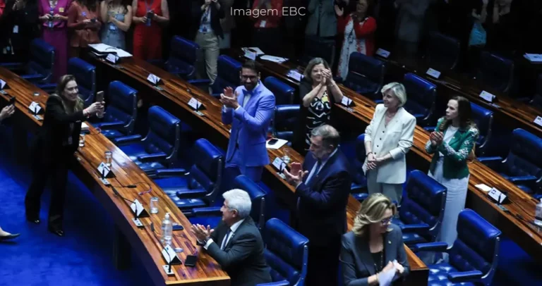 Senado aprova projeto contra adultização de crianças na internet