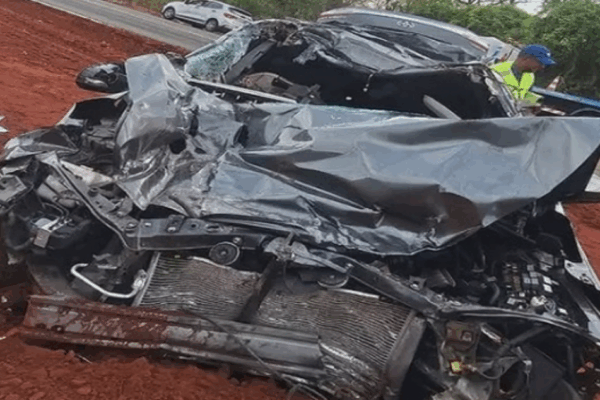 Acidente na BR-158 deixa Corolla destruído entre Paranaíba e Cassilândia