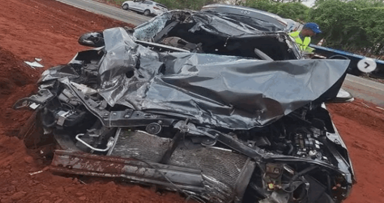 Acidente na BR-158 deixa Corolla destruído entre Paranaíba e Cassilândia