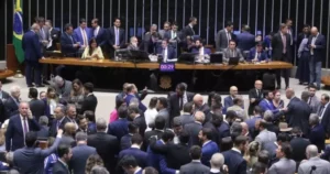 Câmara dos Deputados aprova projeto que proíbe descontos de sindicatos no INSS