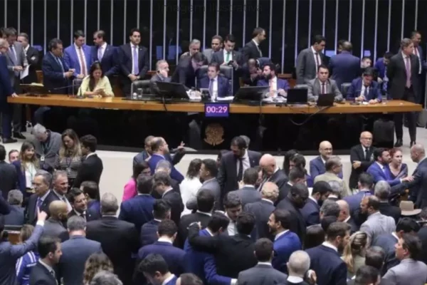 Câmara dos Deputados aprova projeto que proíbe descontos de sindicatos no INSS