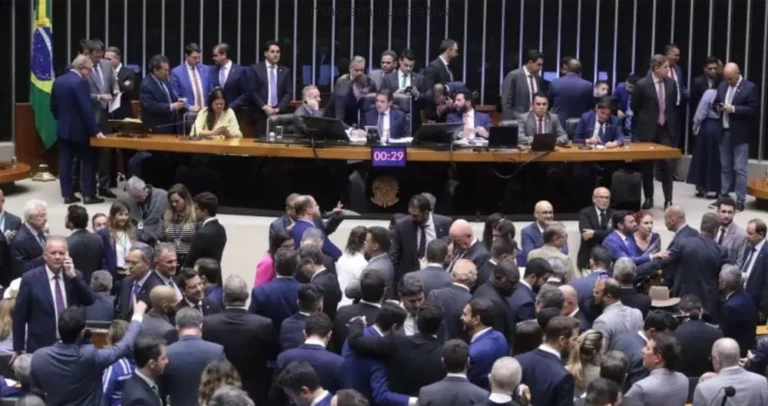 Câmara dos Deputados aprova projeto que proíbe descontos de sindicatos no INSS