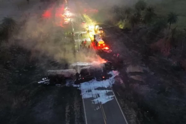 Caminhoneiro de MS morre carbonizado após acidente em SP
