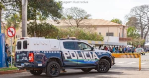 Homem é preso armado com faca na avenida Três Lagoas