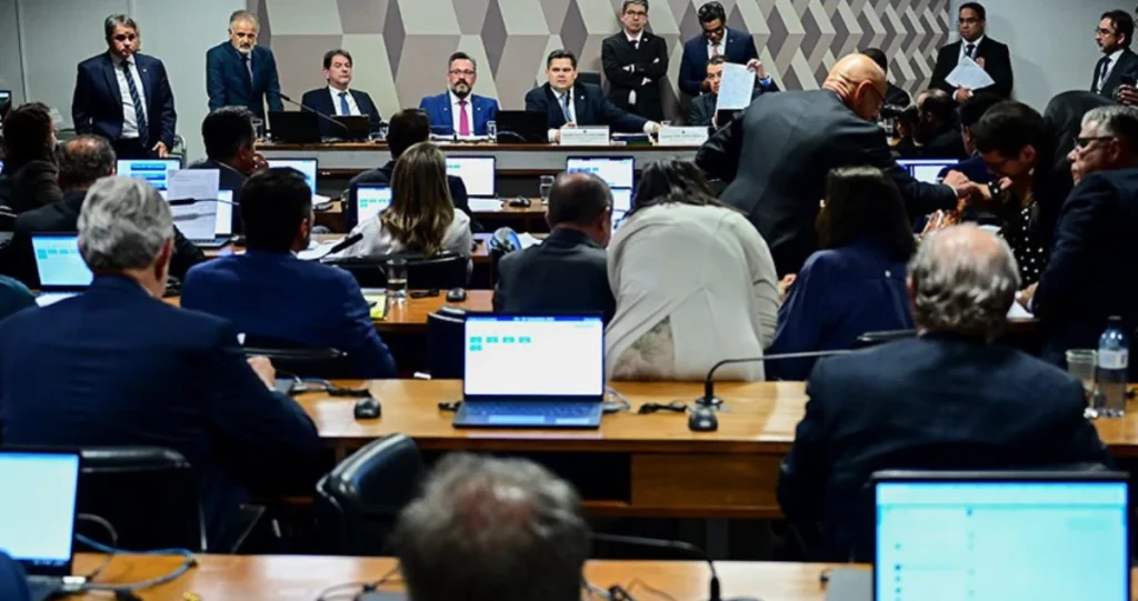 PEC da Blindagem é enterrada na CCJ do Senado