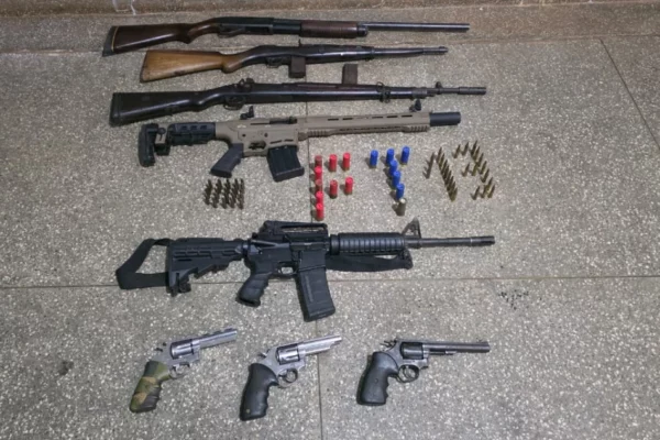 Homem é preso com arsenal de guerra pela PM em Paranaíba