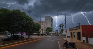 Alerta de tempestade e risco de granizo em Paranaíba