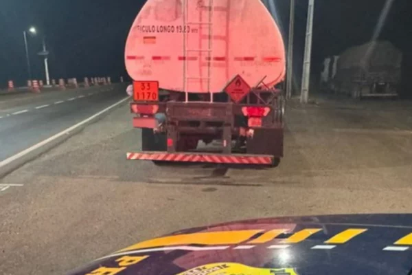PRF apreende 1,5 tonelada de maconha em caminhão-tanque na BR-158 em Paranaíba