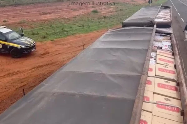 PRF apreende 350 mil maços de cigarros em Paranaíba