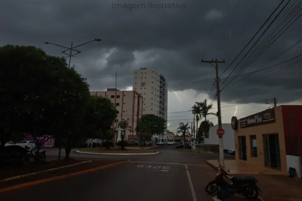 Semana começa com alerta de tempestade em Paranaíba