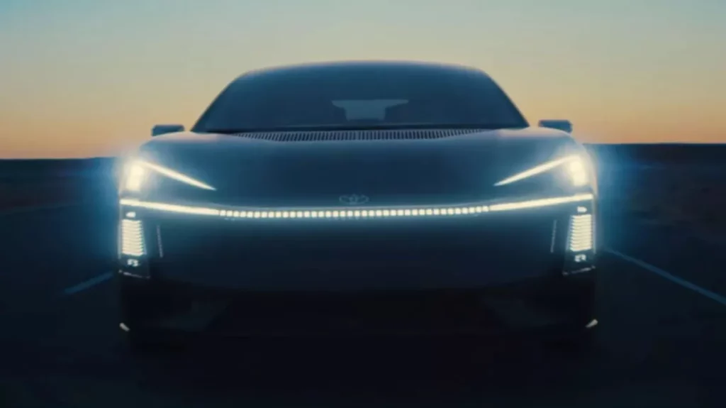 Toyota Corolla com visual futurista 