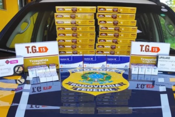 Motorista é flagrado com 127 remédios para emagrecer em MS