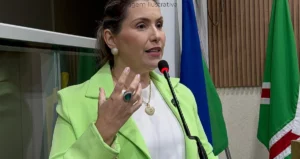 ‘Dignidade menstrual é uma questão de saúde pública’, diz vereadora Débora Queiroz ao propor cumprimento da lei federal