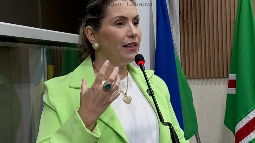 ‘Dignidade menstrual é uma questão de saúde pública’, diz vereadora Débora Queiroz ao propor cumprimento da lei federal