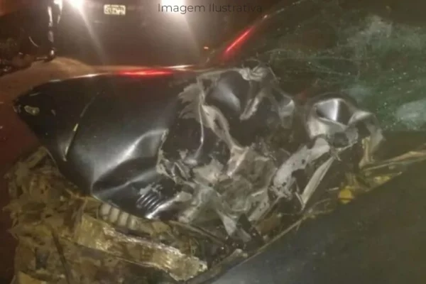 fiat Palio destruído após acidente na BR-158