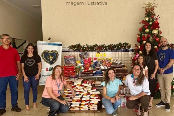 entrega de alimentos arrecadados por estudantes da UFMS em Paranaíba
