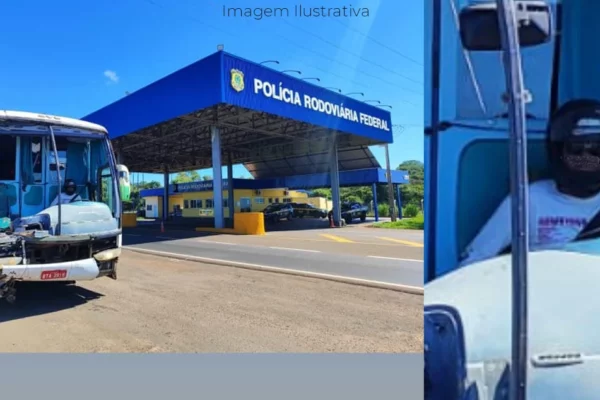 foto de um o^nibus destruído em frente a base da PF em Paranaíba na BR-158