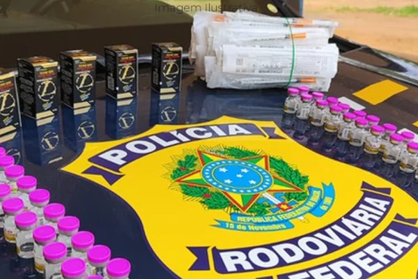 remédios Tizerpartida e Landerlan em cima de uma viatura da PRF