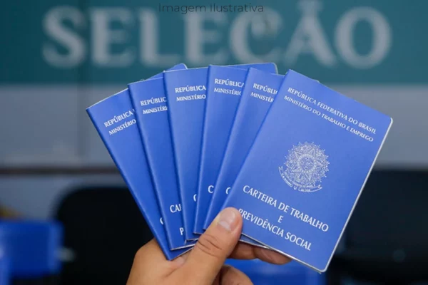 Paranaíba começa a semana com 52 vagas para contratação imediata