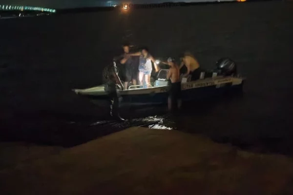 Polícia Ambiental salva família após lancha afundar em Aparecida do Taboado