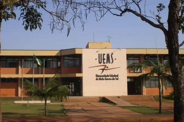 Fachada da UEMS em Campo Grande