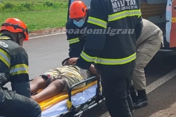 Criança sendo socorrida pelo corpo de bombeiros de MS