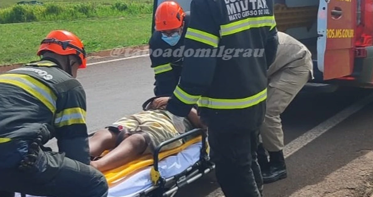 Criança sendo socorrida pelo corpo de bombeiros de MS