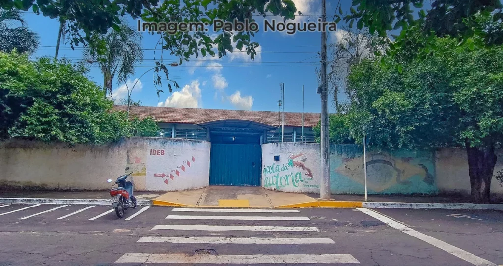 foto da Fachada da escola Escola Estadual Dr. Ermírio Leal Garcia, em Paranaíba