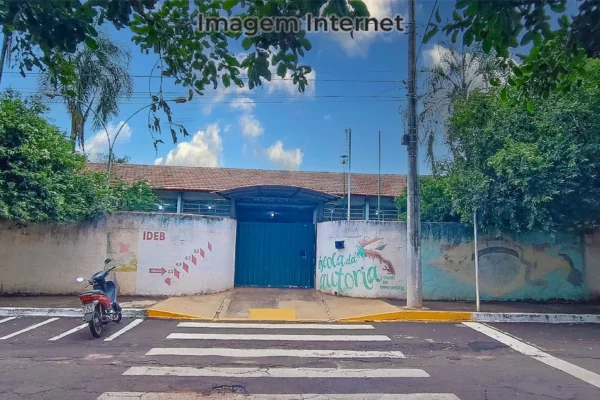 Escola Dr. Ermírio Leal Garcia, localizada em Paranaíba