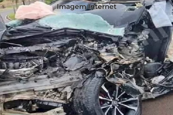 Toyota Corolla destruído em acidente em são Paulo
