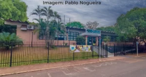Foto da fachada da universidade estadual de MS em Paranaíba