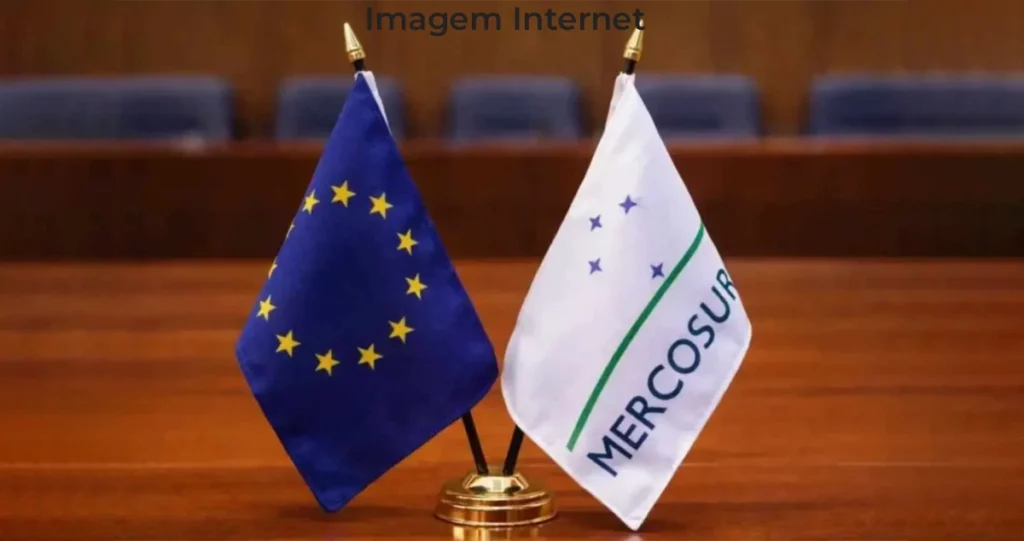 Bandeiras do Mercosul e união europeia lado a lado