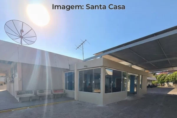 frente da Santa Casa de Paranaíba