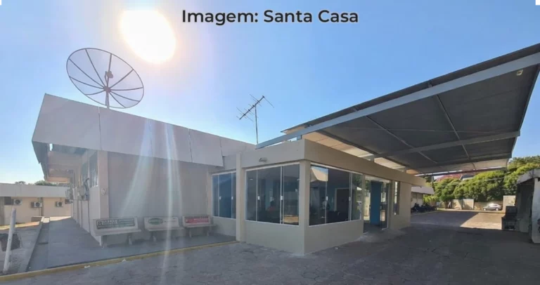 frente da Santa Casa de Paranaíba