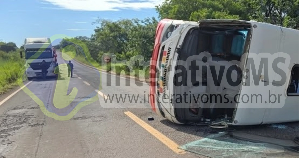 Acidente na MS-240: Ônibus tomba após bater em carreta parada entre Paranaíba e Inocência