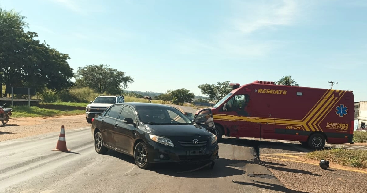 Acidente entre carro e moto na MS-497 em Paranaíba mobiliza bombeiros nesta terça-feira