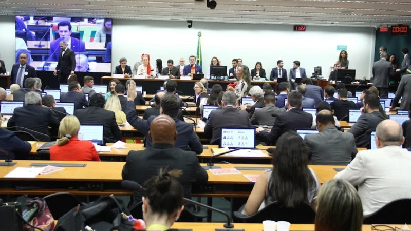 Comissão da Câmara aprova redução da jornada e fim da escala 6×1