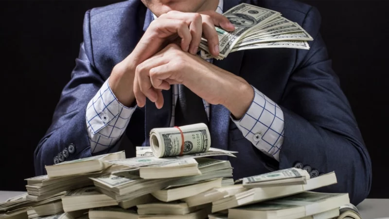 Dívida Pública Federal aumenta e encosta em R$ 8,8 trilhões