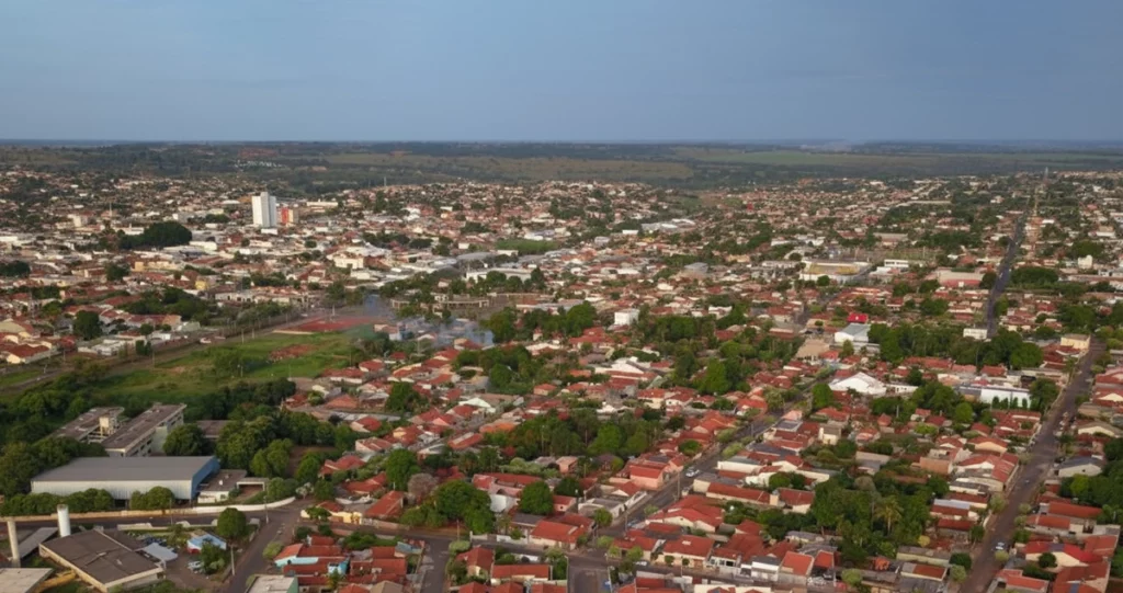 Imagem aérea ampla de Paranaíba-MS