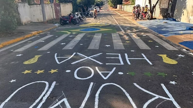 Copa do Mundo: Escola Liduvina Motta Camargo pinta as ruas com arte dos alunos